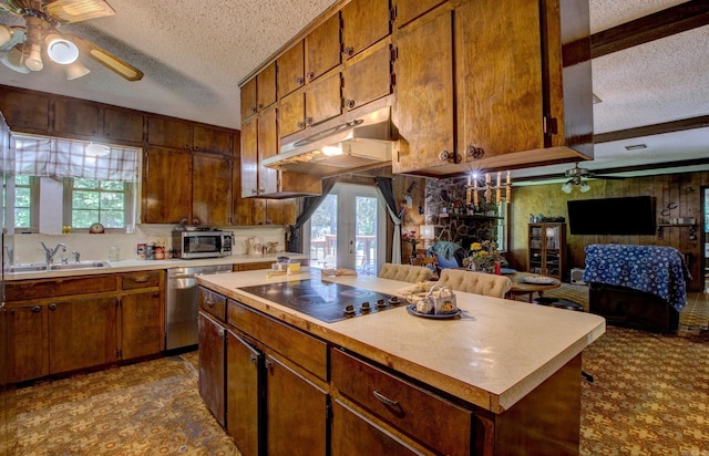 826 Carson Bridge Rd, Lonoke, AR 72086 - kitchen featuring a textured ceiling, stainless steel appliances, ceiling fan, a sink, and under cabinet range hood