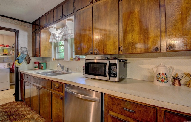 826 Carson Bridge Rd, Lonoke, AR 72086 - kitchen featuring stainless steel appliances, a sink, washer / dryer, light countertops, and crown molding
