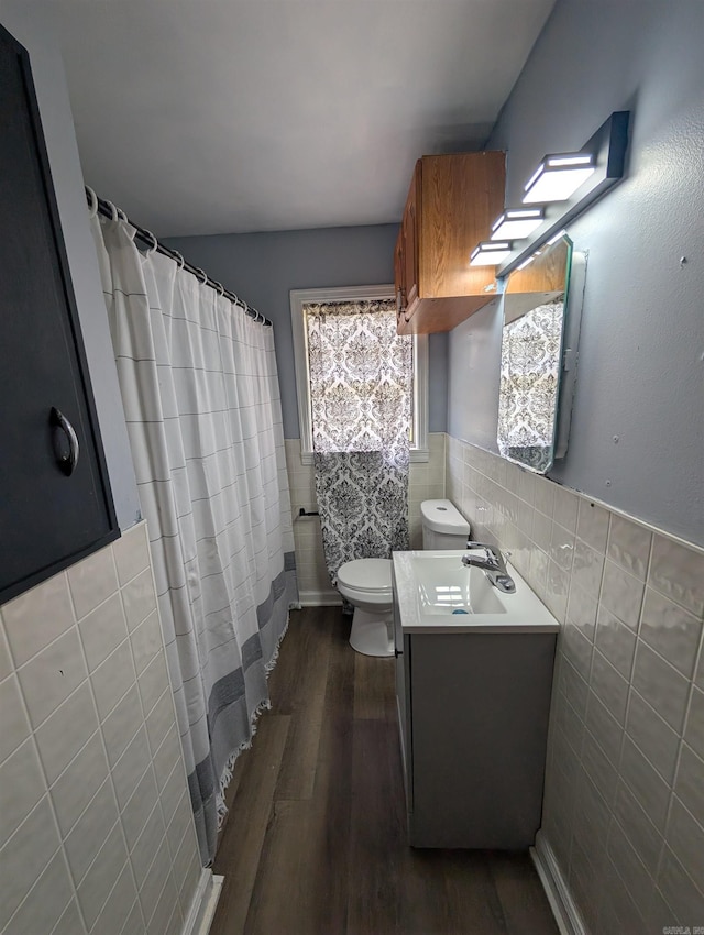 401 W S St, Benton, AR 72015 - full bath featuring tile walls, wood finished floors, vanity, toilet, and wainscoting
