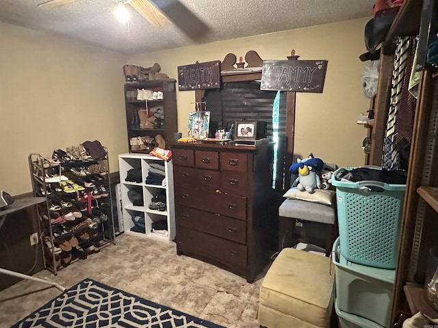 6625 Chateau Dr, Little Rock, AR 72209 - bedroom featuring a textured ceiling
