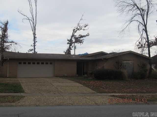 1521 Breckenridge Dr, Little Rock, AR 72227 - single story home featuring an attached garage and driveway
