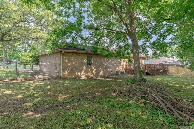 812 Glendale St, Jonesboro, AR 72401 - view of yard with a gate and a wooden deck