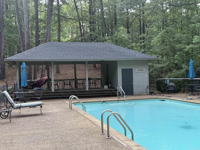 90 Silver Point Dr, Mount Ida, AR 71957 - view of swimming pool featuring an outdoor structure, a wooded view, and a patio area
