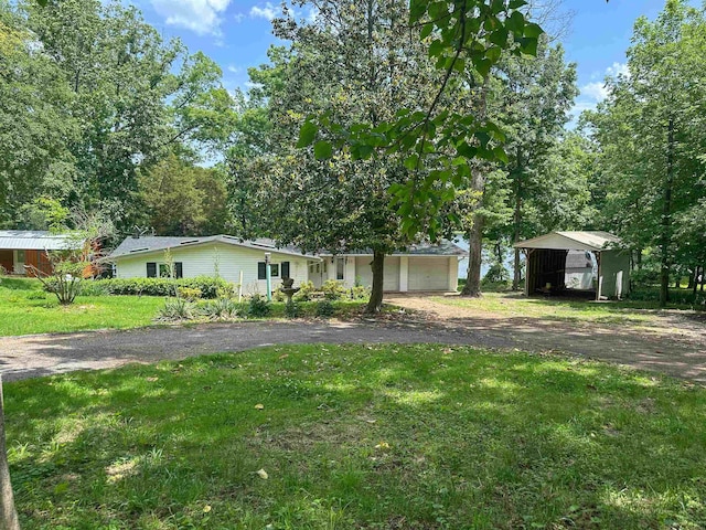33 W Lakeshore Dr, Cherokee Village, AR 72529 - ranch-style house featuring dirt driveway, a front lawn, and a carport