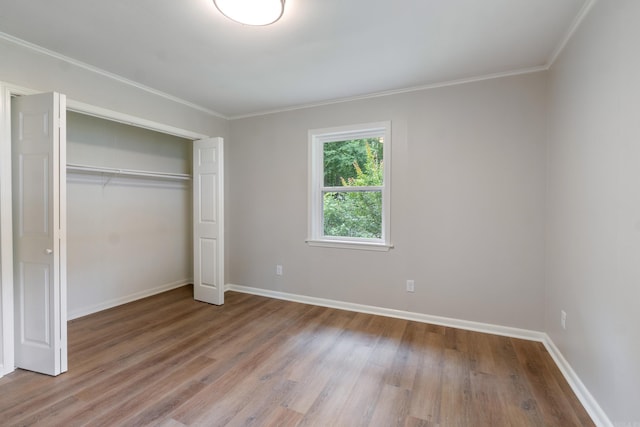 118 Blair St, Searcy, AR 72143 - unfurnished bedroom with wood finished floors, baseboards, a closet, and crown molding