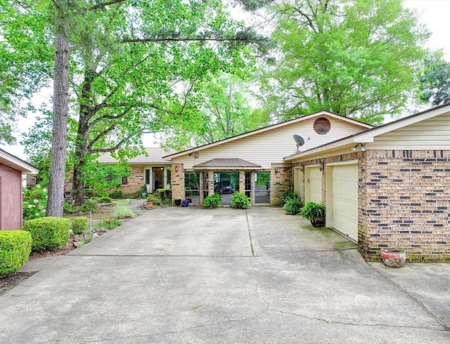 190 Woodlore Pt, Hot Springs, AR 71913 - view of front of home featuring brick siding, an attached garage, and concrete driveway