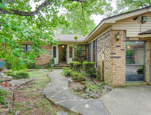 190 Woodlore Pt, Hot Springs, AR 71913 - property entrance with brick siding