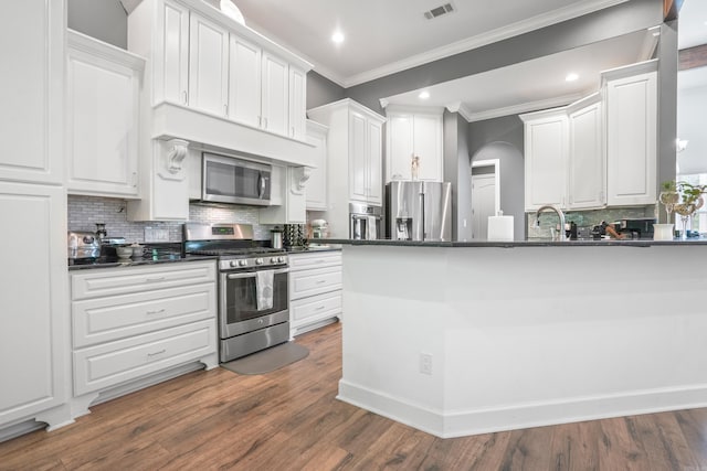 480 Shoat Trl, Hot Springs, AR 71913 - kitchen featuring appliances with stainless steel finishes, dark countertops, crown molding, white cabinets, and recessed lighting