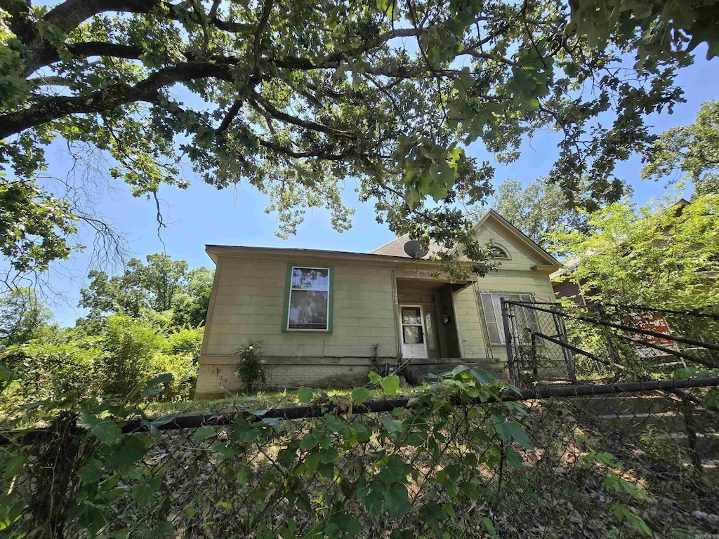 1609 W Charles Bussey Ave, Little Rock, AR 72202 - view of front of home featuring a garage