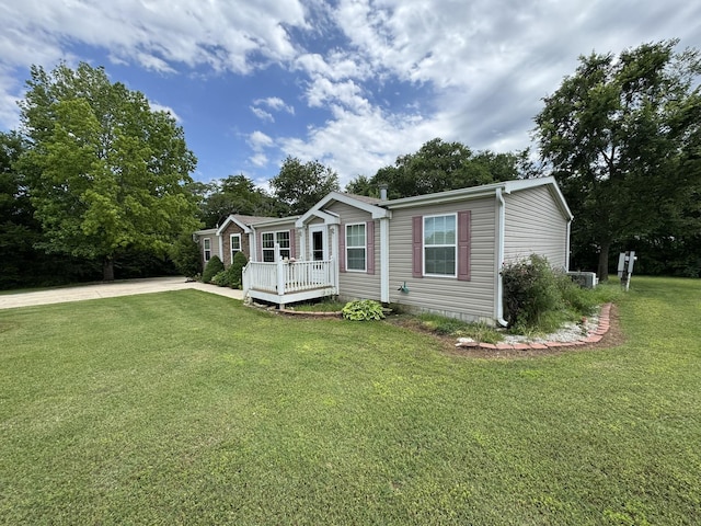 684 Cotter Rd, Gassville, AR 72635 - manufactured / mobile home with a front yard and a deck