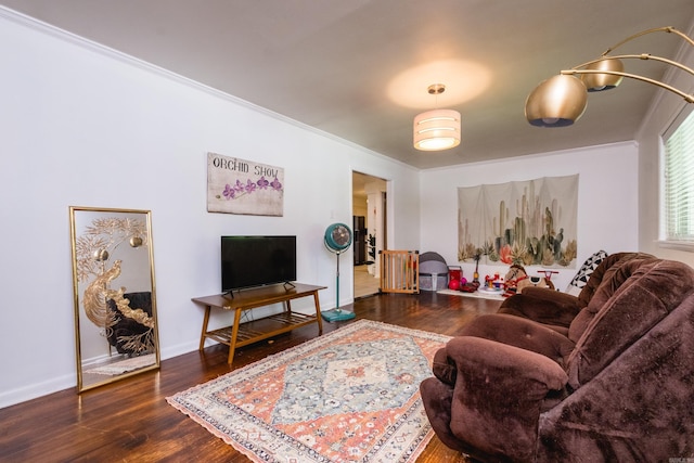 4500 Glenmere Rd, North Little Rock, AR 72116 - living area featuring crown molding, wood finished floors, and baseboards
