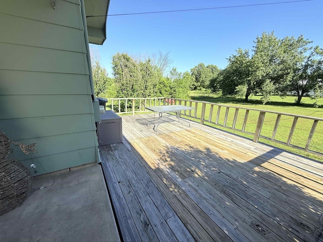 147 Winfree Ln, Melbourne, AR 72556 - deck with a lawn