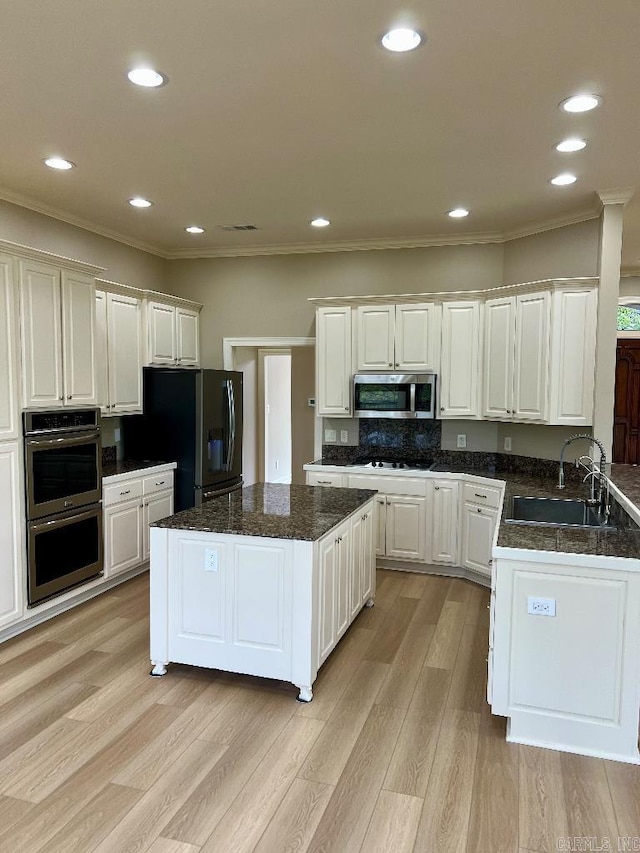 10 Calumet Rd, Little Rock, AR 72223 - kitchen with appliances with stainless steel finishes, a sink, crown molding, white cabinets, and light wood-style flooring