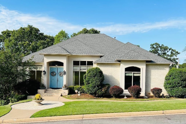 10 Calumet Rd, Little Rock, AR 72223 - view of front of house with a shingled roof, a front yard, and brick siding