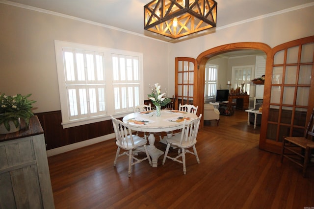 605 School St, Sheridan, AR 72150 - dining area featuring arched walkways, wood finished floors, crown molding, and a wainscoted wall