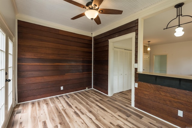 919 River Rdg, Benton, AR 72019 - unfurnished room featuring a ceiling fan, light wood-type flooring, and crown molding