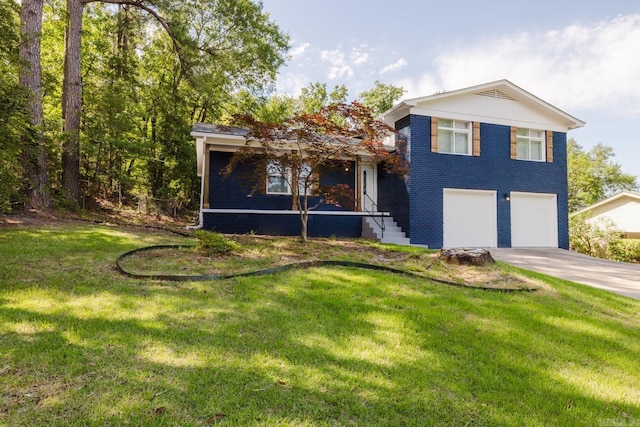 41 Brookridge Dr, Little Rock, AR 72205 - tri-level home with a garage, driveway, brick siding, and a front lawn