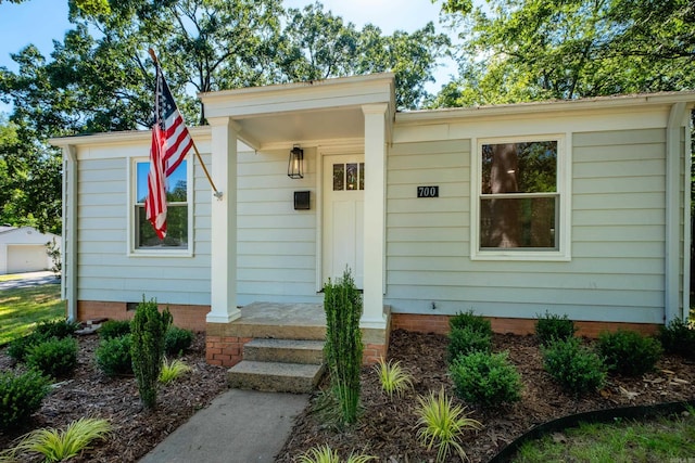 700 N Taylor St, Little Rock, AR 72205 - property entrance featuring crawl space