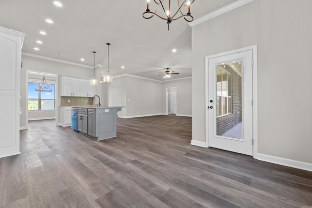 10114 Hidden Cir, Sherwood, AR 72120 - kitchen featuring a chandelier, crown molding, a kitchen island with sink, a sink, and open floor plan