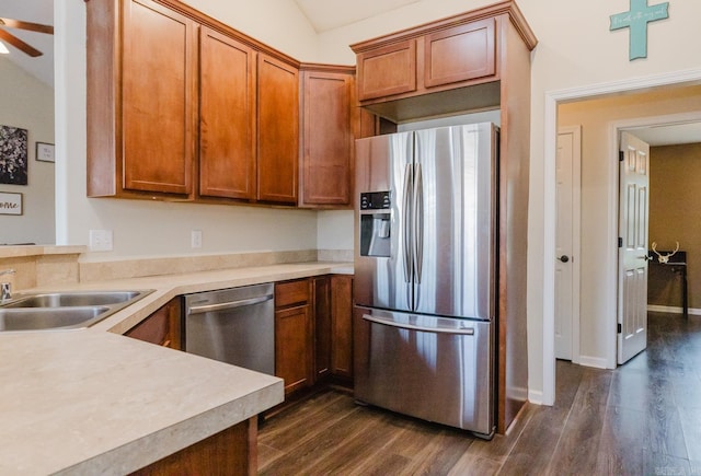 3961 Mountaincrest Cir, Alexander, AR 72002 - kitchen featuring stainless steel appliances, dark wood-style floors, a sink, lofted ceiling, and light countertops