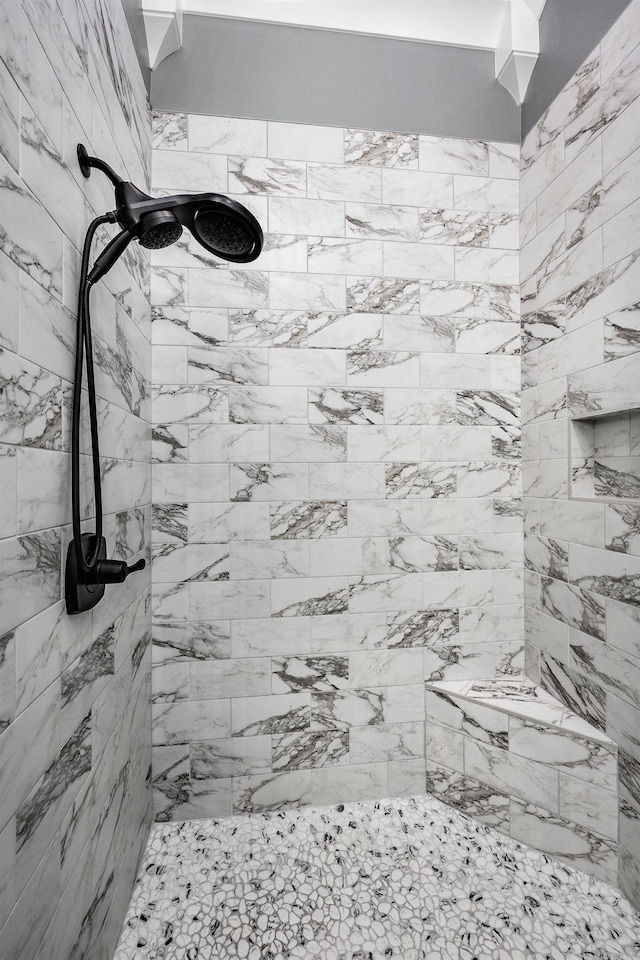 11 Haywood Ct, Little Rock, AR 72223 - bathroom featuring tiled shower