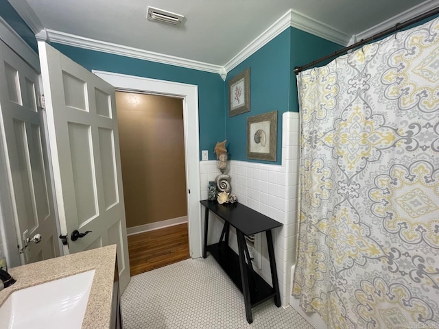 3804 Ridge Rd, North Little Rock, AR 72116 - bathroom featuring crown molding, a shower with curtain, vanity, and a wainscoted wall