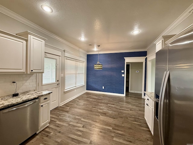 604 Samuel Loyce Dr, Searcy, AR 72143 - kitchen with stainless steel appliances, white cabinets, dark wood-style floors, crown molding, and backsplash