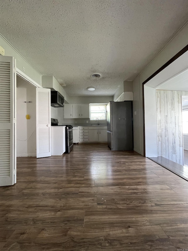 101 Chula Vista Rd, El Dorado Springs, AR 71730 - unfurnished living room featuring a sink, a textured ceiling, and dark wood finished floors