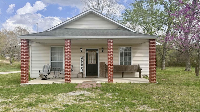 21 Sharp St, Ash Flat, AR 72513 - bungalow-style house featuring a front lawn, a porch, and a shingled roof