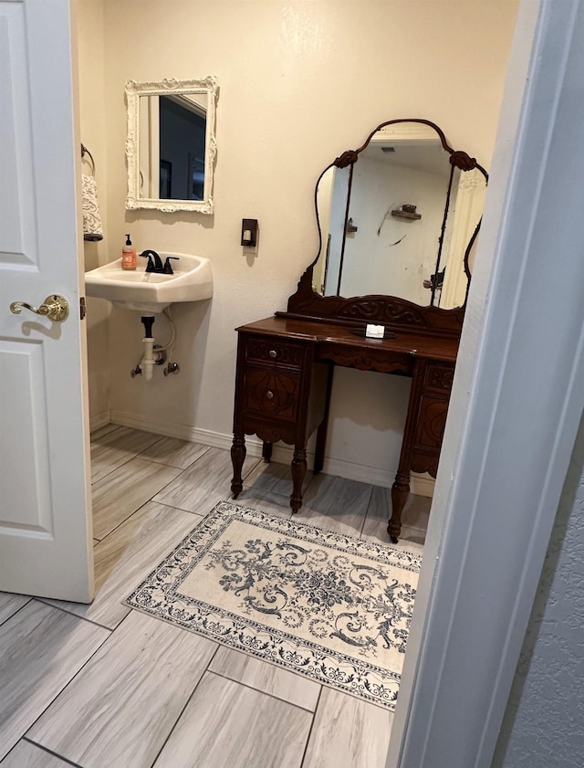 21 Sharp St, Ash Flat, AR 72513 - bathroom with baseboards