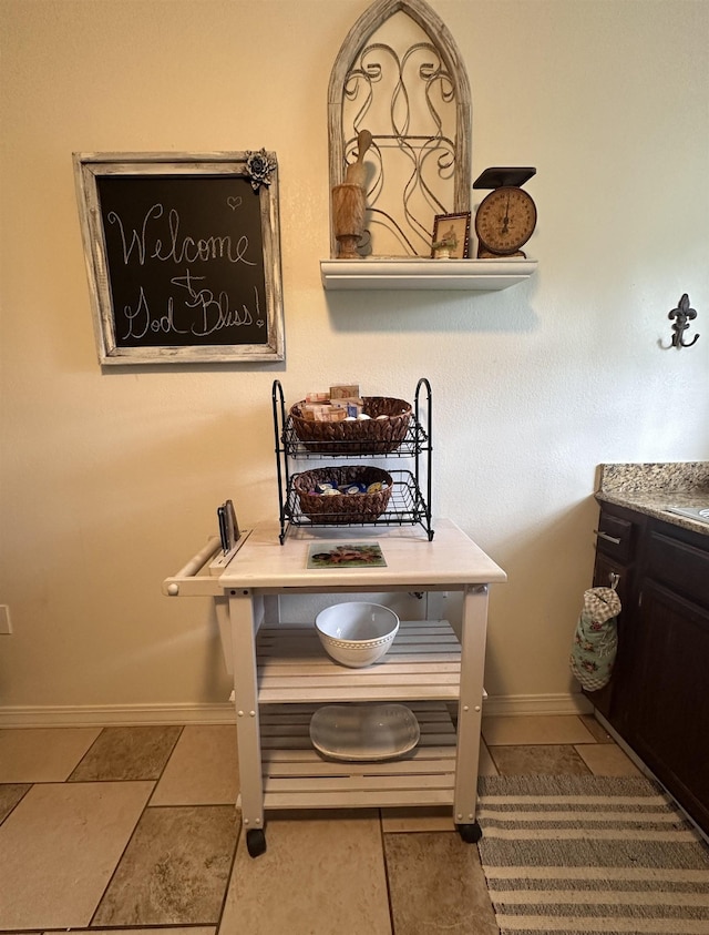 21 Sharp St, Ash Flat, AR 72513 - detailed view of baseboards