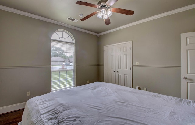 76 Woodridge Dr, Little Rock, AR 72204 - bedroom with ornamental molding, wood finished floors, baseboards, and a ceiling fan