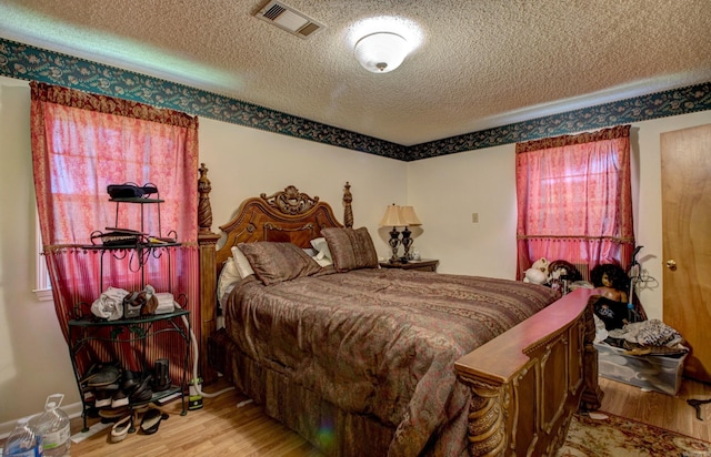 32 Bonnie Park Dr, Pine Bluff, AR 72601 - bedroom featuring wood finished floors and a textured ceiling
