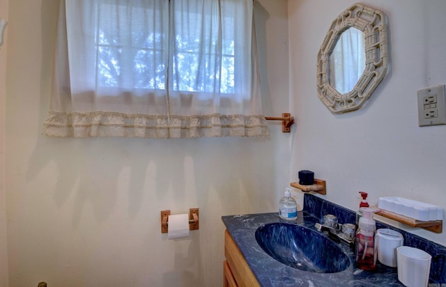 32 Bonnie Park Dr, Pine Bluff, AR 72601 - half bathroom with vanity