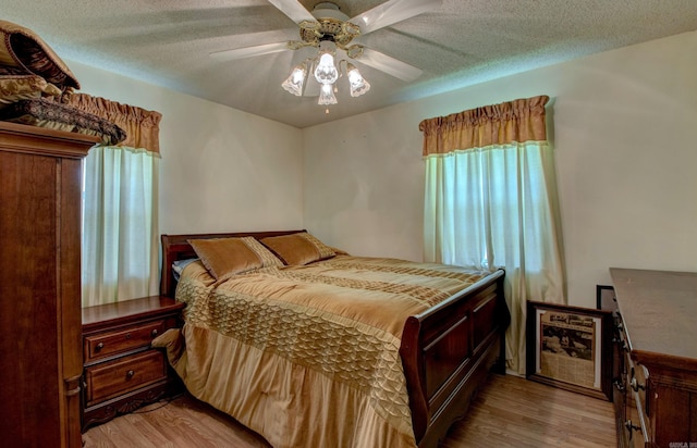 32 Bonnie Park Dr, Pine Bluff, AR 72601 - bedroom with wood finished floors, a textured ceiling, and a ceiling fan