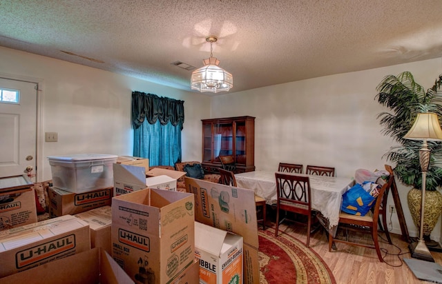 32 Bonnie Park Dr, Pine Bluff, AR 72601 - sitting room with wood finished floors and a textured ceiling