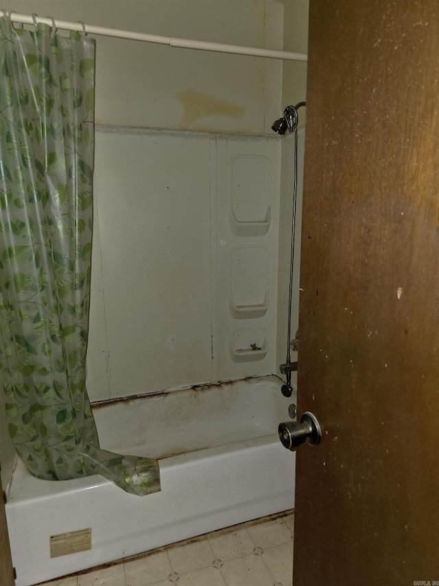 85 Bailey Rd, Morrilton, AR 72110 - full bathroom featuring shower / bath combination with curtain