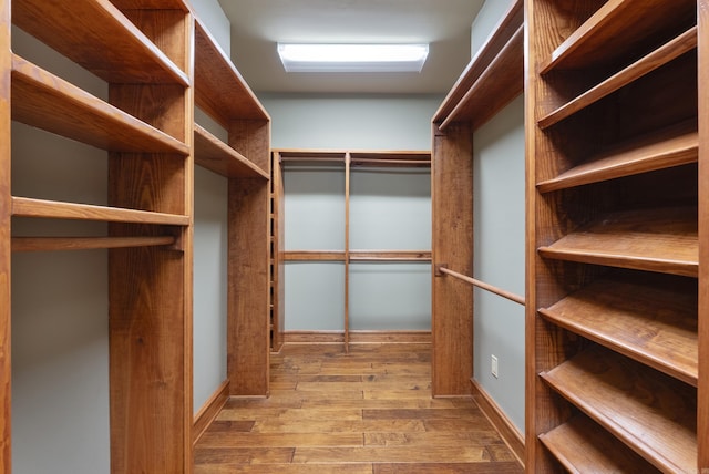 261 Peninsula Dr, Hot Springs, AR 71901 - spacious closet with hardwood / wood-style floors