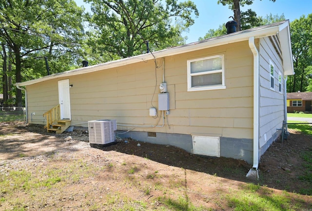 7710 Bradley Dr, Little Rock, AR 72209 - view of side of property with entry steps, crawl space, and cooling unit