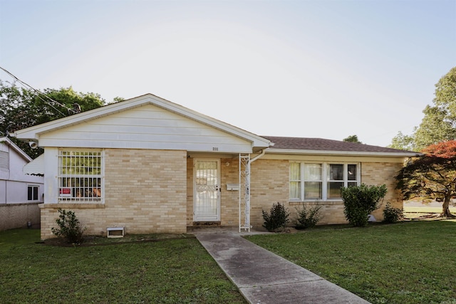 200 Sonnet St, Hot Springs, AR 71913 - single story home featuring a front lawn and brick siding