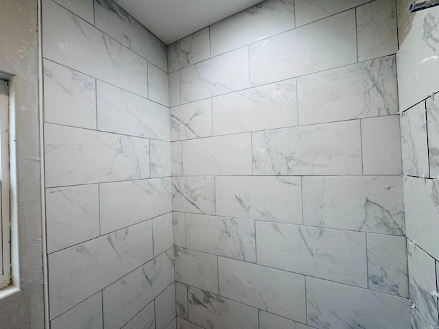 207 W Military Rd, North Little Rock, AR 72118 - full bathroom featuring a tile shower