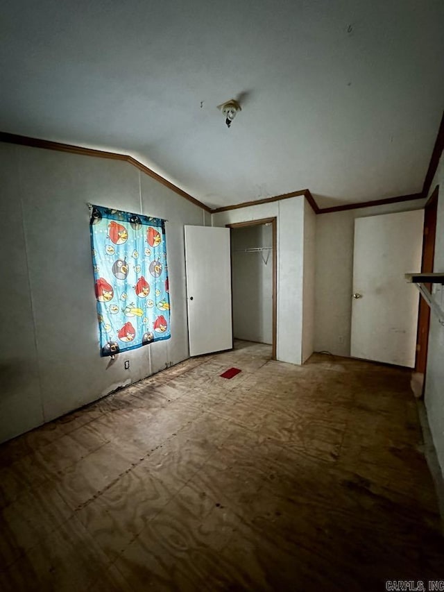 4530 Hwy 8 E, Mena, AR 71953 - unfurnished bedroom featuring lofted ceiling, ornamental molding, and a closet