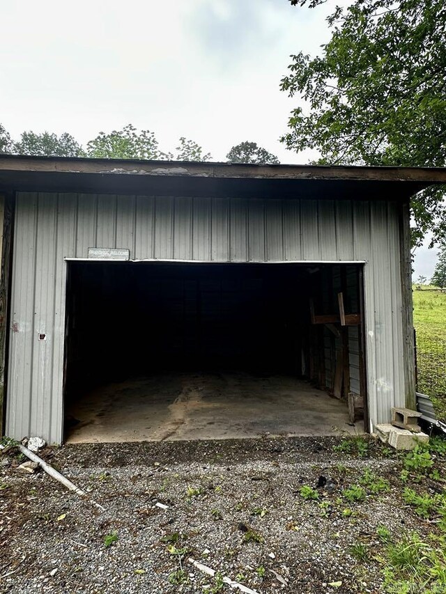 4530 Hwy 8 E, Mena, AR 71953 - view of garage