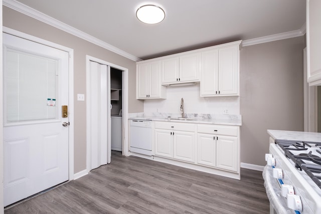 202 Gilbert Dr, Little Rock, AR 72205 - kitchen featuring white appliances, a sink, crown molding, dark wood-type flooring, and baseboards