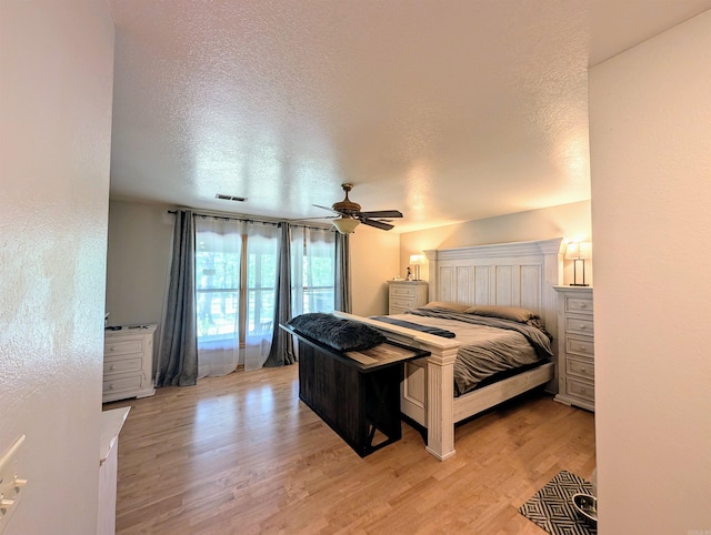 149 Polk Rd Unit 714, Mena, AR 71953 - bedroom featuring a textured ceiling, light wood-type flooring, and a ceiling fan