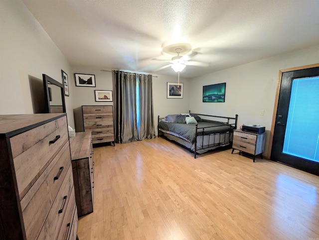 149 Polk Rd Unit 714, Mena, AR 71953 - bedroom featuring light wood-style flooring, ceiling fan, and a textured ceiling
