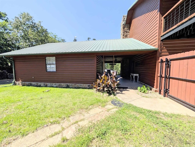 149 Polk Rd Unit 714, Mena, AR 71953 - view of side of home featuring a yard, metal roof, and a gate