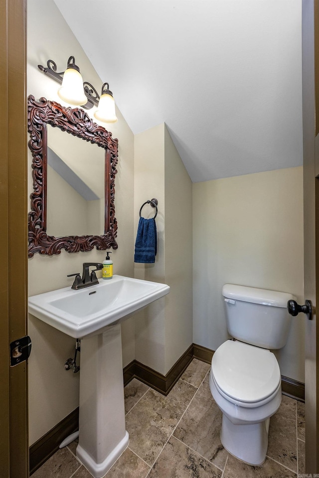 410 Rocky Point Rd, Vilonia, AR 72173 - bathroom featuring lofted ceiling, toilet, and baseboards