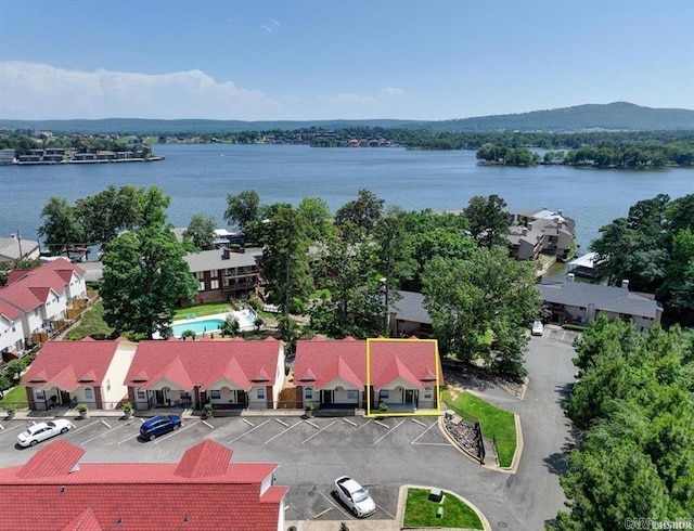 321 Peters Pt, Hot Springs, AR 71913 - view of property location with property boundaries highlighted, a nearby body of water, and a pool