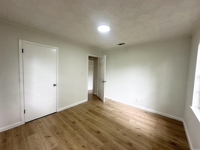 3003 Hollywood St, Texarkana, TX 75503 - unfurnished room featuring light wood finished floors and baseboards
